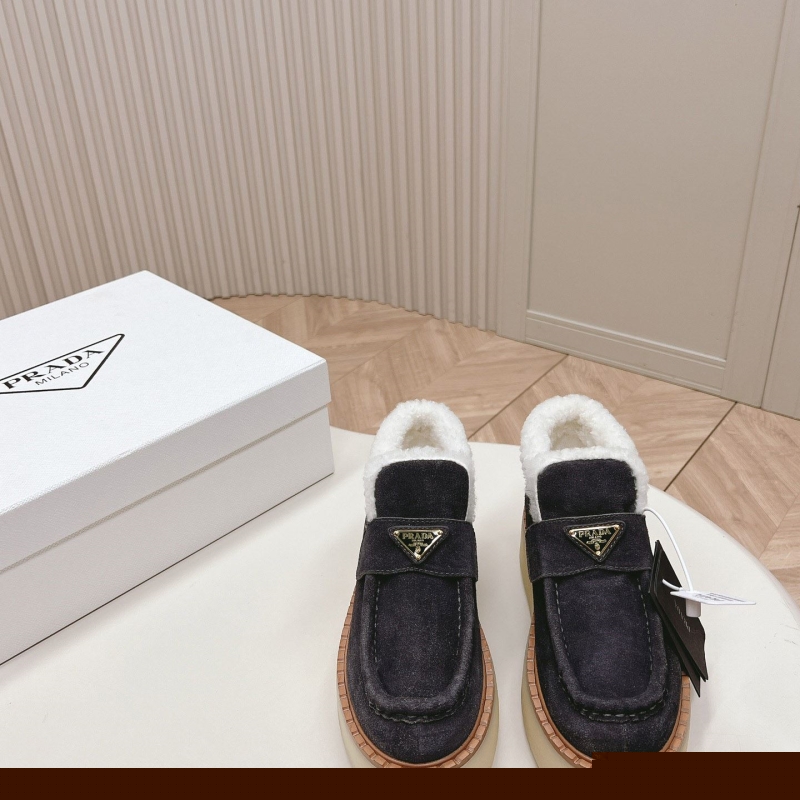 Pra*a casual shoes